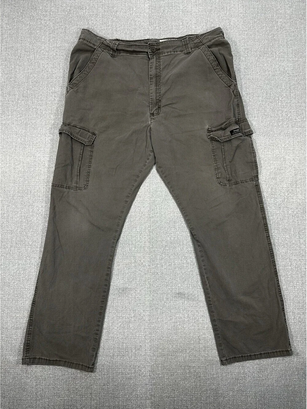 Wrangler Relaxed Fit Cargo Pants Men’s 37x29 Gray Workwear Utility – Flaws